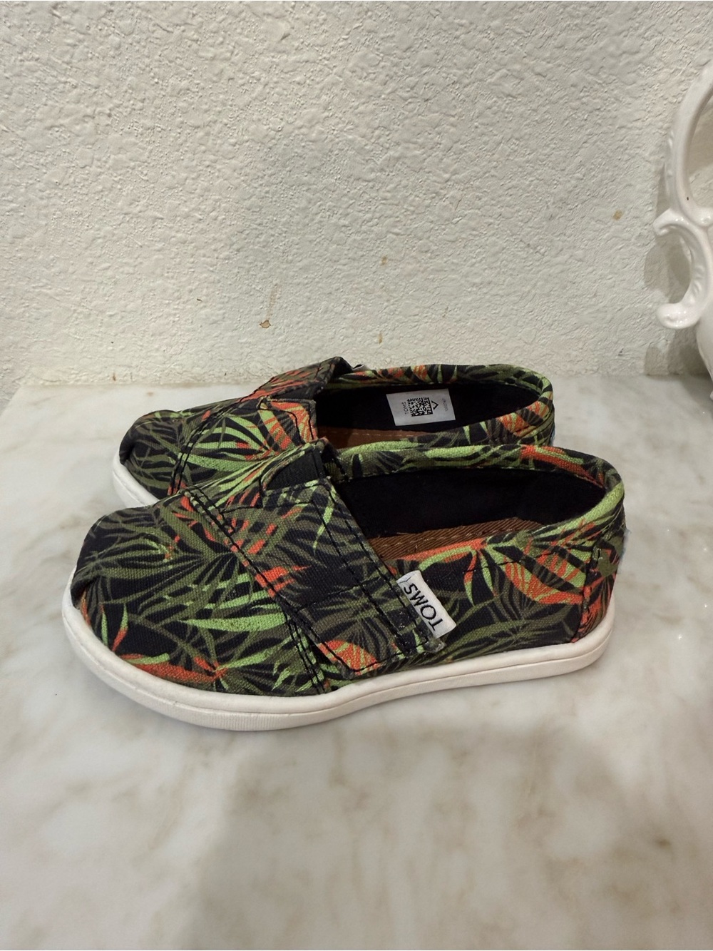 Tom’s Toddler Shoes Size 6T